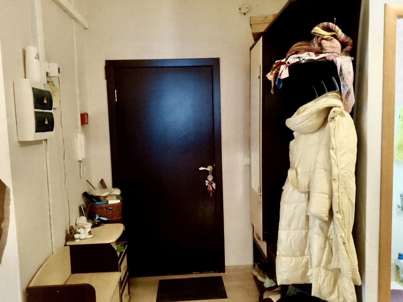 Продать трехкомнатную квартиру на г Москва, пр-кт Маршала Жукова, д 49, метро Полежаевская, г. Москва