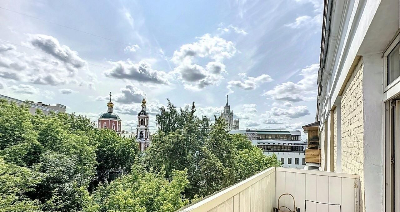 Снять 3к квартиру на Певческий переулок, 1/2С1, метро Кузнецкий Мост, г. Москва