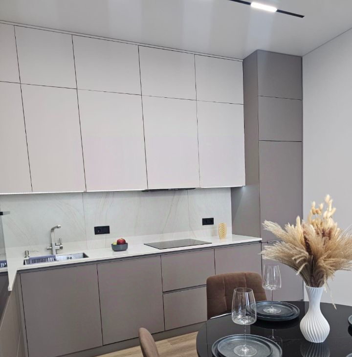 Аренда трехкомнатной квартиры на Шмитовский проезд, 39к8, метро Выставочная, г. Москва