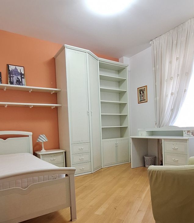 Сдаю четырехкомнатную квартиру на Оболенский переулок, 9К8, метро Парк культуры, г. Москва