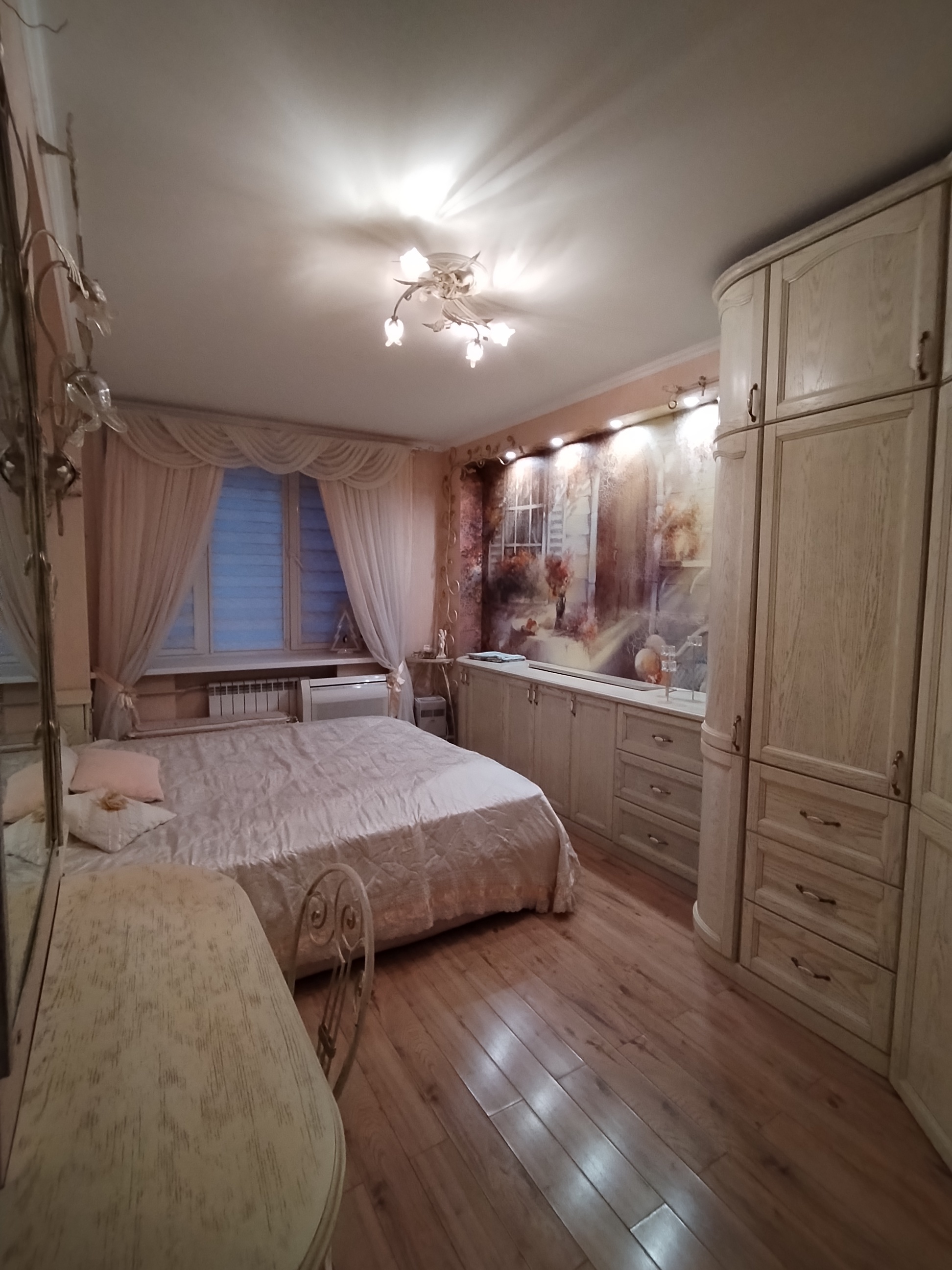 Сдается трехкомнатная квартира на г Москва, Смоленский б-р, д 13 стр 8, метро Смоленская (Арбатско-Покровская линия), г. Москва