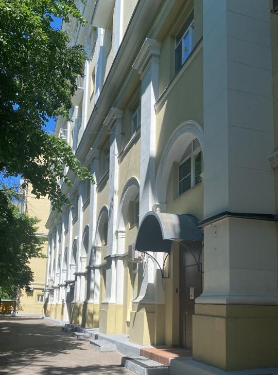 Снять трехкомнатную квартиру на улица Плющиха, 13, метро Парк культуры, г. Москва