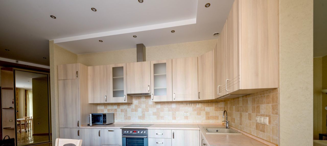 Сдается трехкомнатная квартира на Ружейный переулок, 3, метро Парк культуры, г. Москва