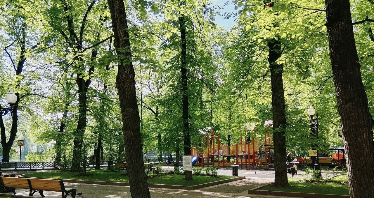 Сдаю 4х-комнатную квартиру на Малая Бронная улица, 36, метро Арбатская (Арбатско-Покровская линия), г. Москва