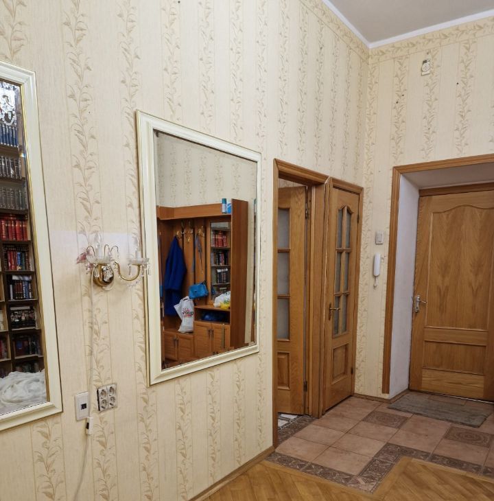 Сдам 3-к квартиру на Малая Бронная улица, 42/14, метро Баррикадная, г. Москва