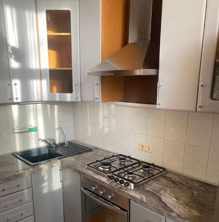 Сдам трехкомнатную квартиру на Большой Левшинский переулок, 3, метро Смоленская (Арбатско-Покровская линия), г. Москва