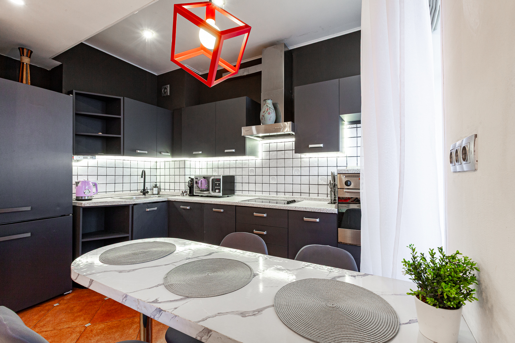 Сдам четырехкомнатную квартиру на г Москва, ул Тверская, д 19А, метро Тверская, г. Москва