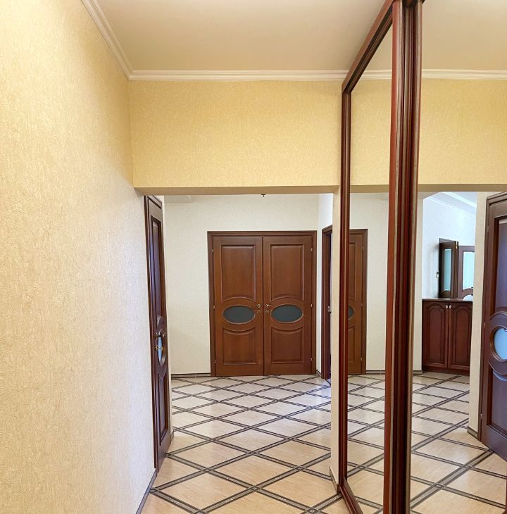 Сдам 3-к квартиру на улица Шаболовка, 10к1, метро Октябрьская, г. Москва