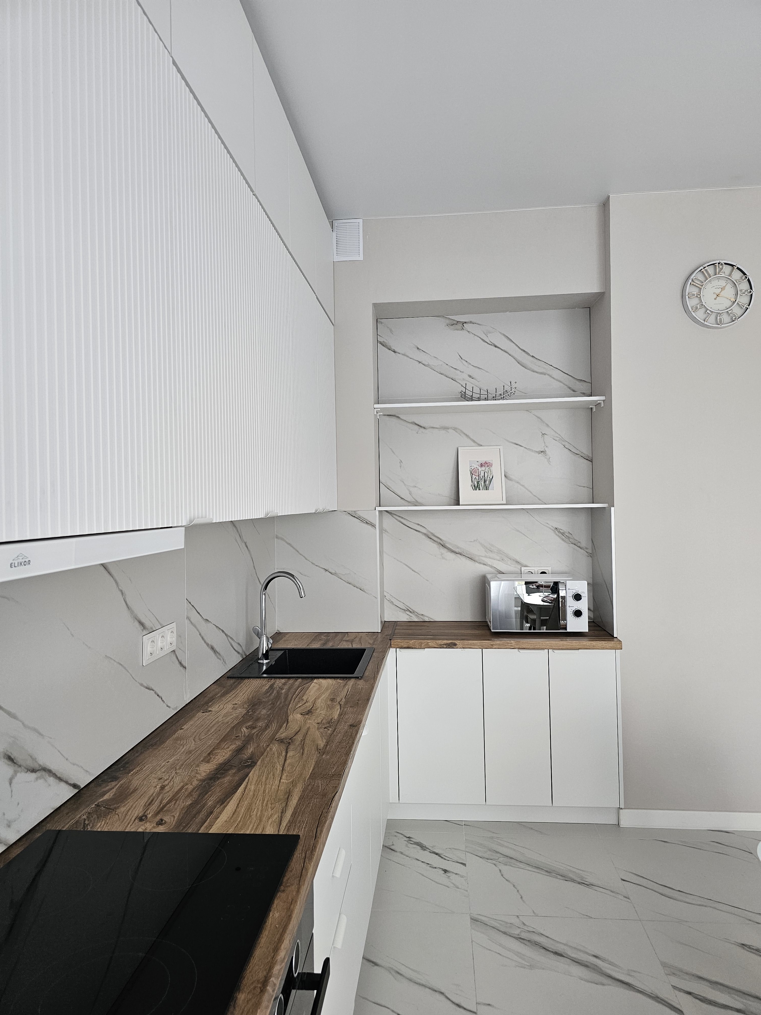 Сдаю трехкомнатную квартиру на Московская обл, г Красногорск, ул Тенистых Аллей, д 3 к 3, метро Строгино, г. Москва