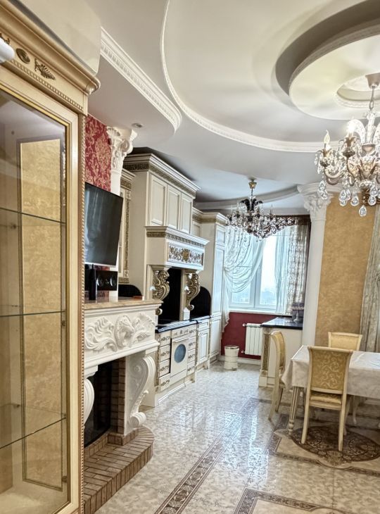 Сдается 4-комнатная квартира на улица Адмирала Лазарева, 63к1, метро Бульвар Адмирала Ушакова, г. Москва