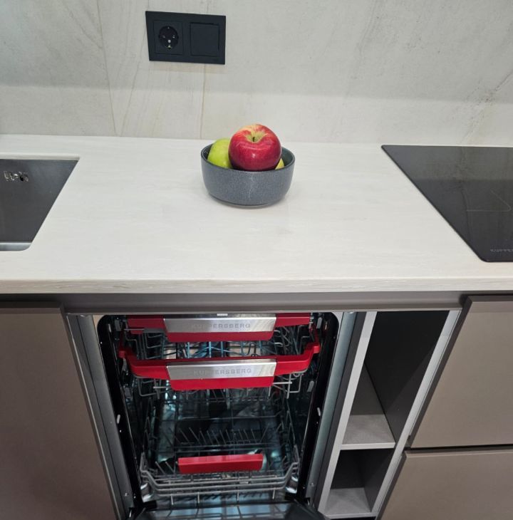 Аренда трехкомнатной квартиры на Шмитовский проезд, 39к8, метро Шелепиха, г. Москва