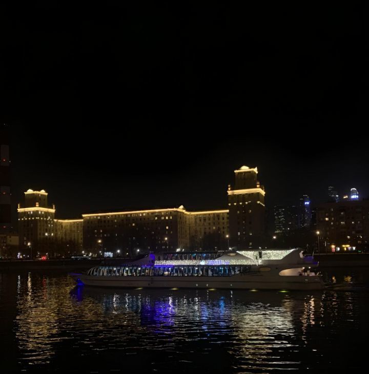 Сдается 4-комнатная квартира на Бережковская набережная, 12, метро Студенческая, г. Москва