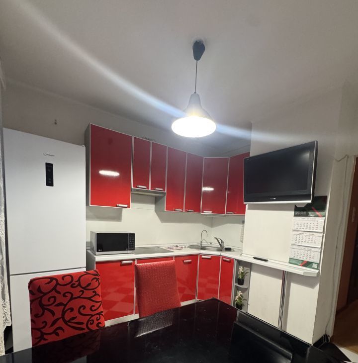 Сдаю трехкомнатную квартиру на бульвар Дмитрия Донского, 9К3, метро Лесопарковая, г. Москва