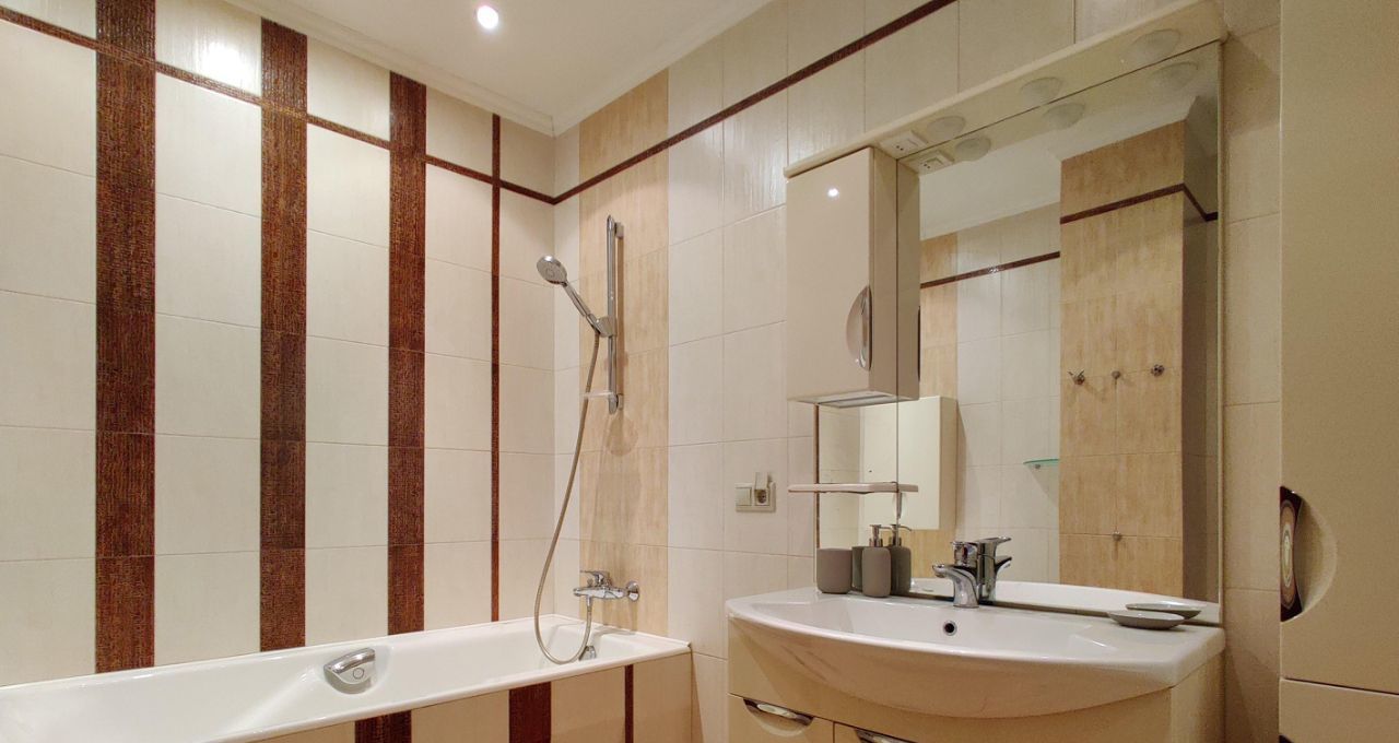 Сдам 4-к квартиру на улица Островитянова, 13, г. Москва