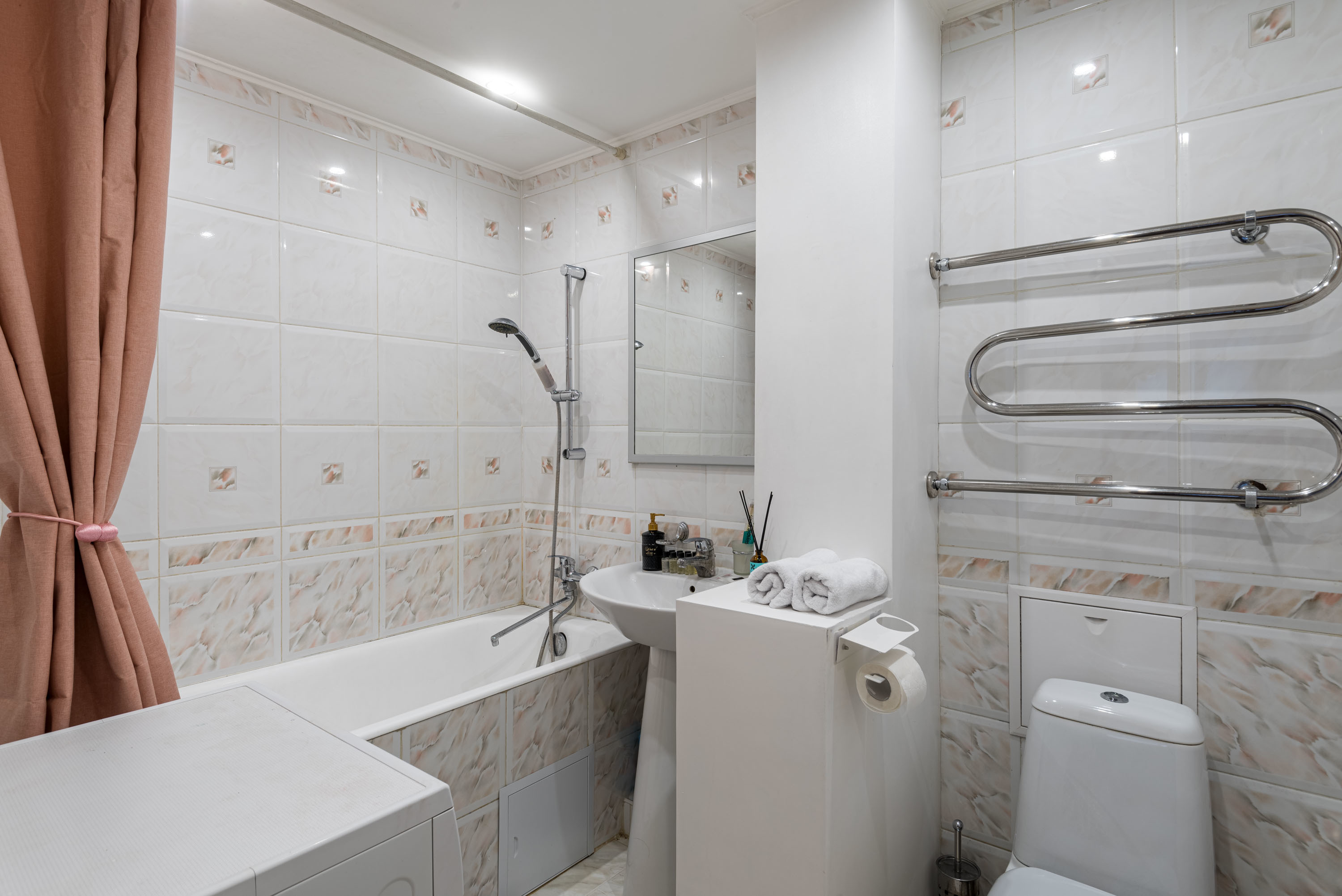 Сдаю 2к квартиру на г Москва, ул Красина, д 19 стр 1, метро Маяковская, г. Москва