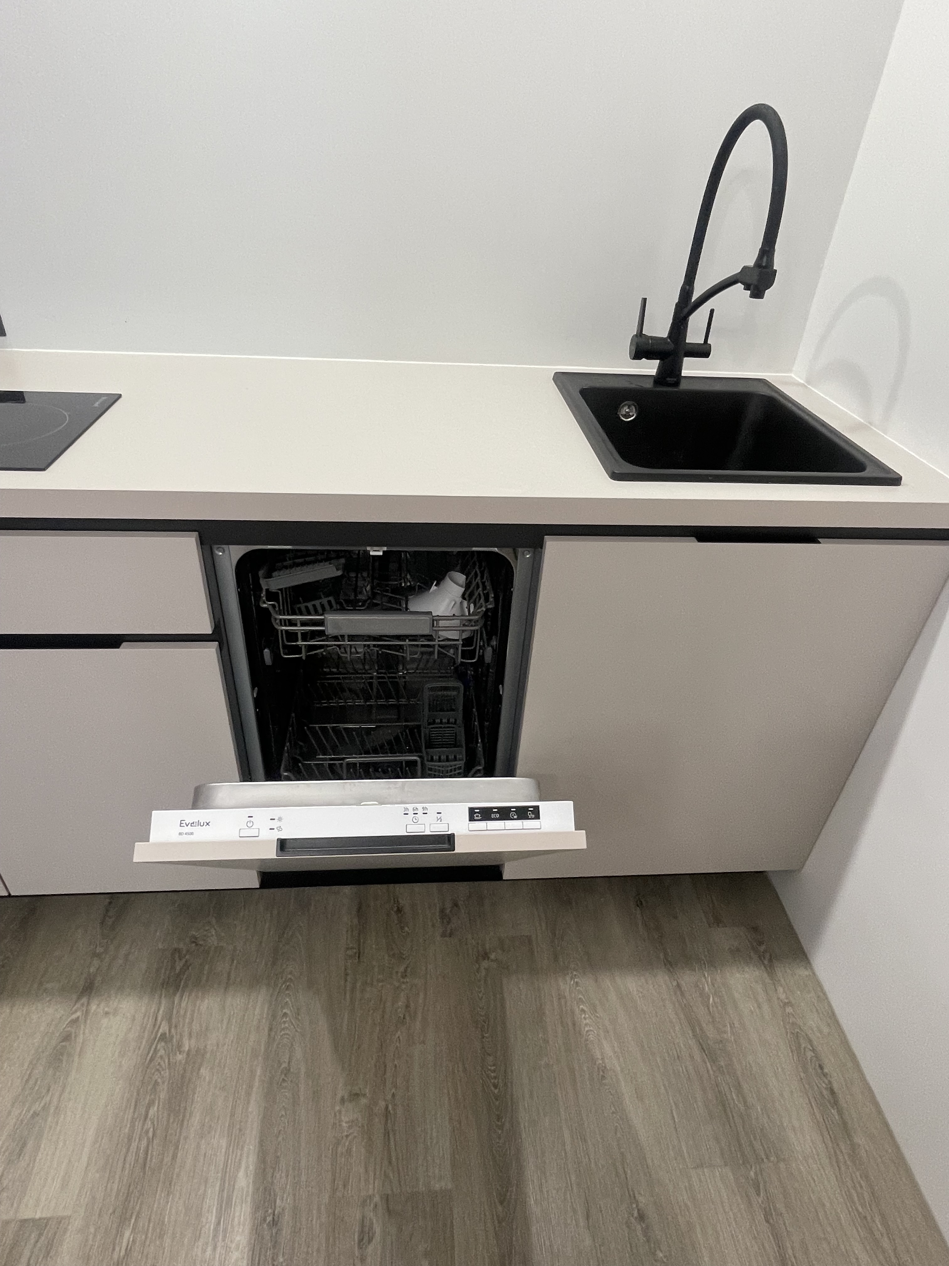 Сдам 1-комнатную квартиру на г Санкт-Петербург, поселок Парголово, ул Заречная, д 11 к 6 стр 1, метро Парнас, г. Санкт-Петербург