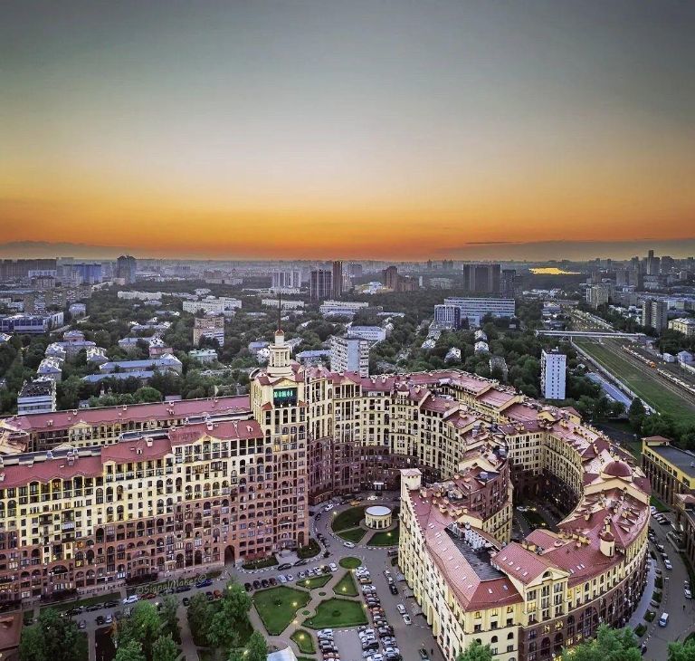 Сдается трехкомнатная квартира на улица Маршала Рыбалко, 2к6, метро Октябрьское поле, г. Москва