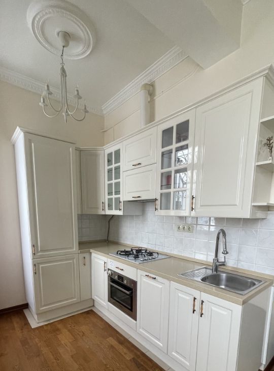 Аренда четырехкомнатной квартиры на Гончарная улица, 26к1, метро Китай-город, г. Москва