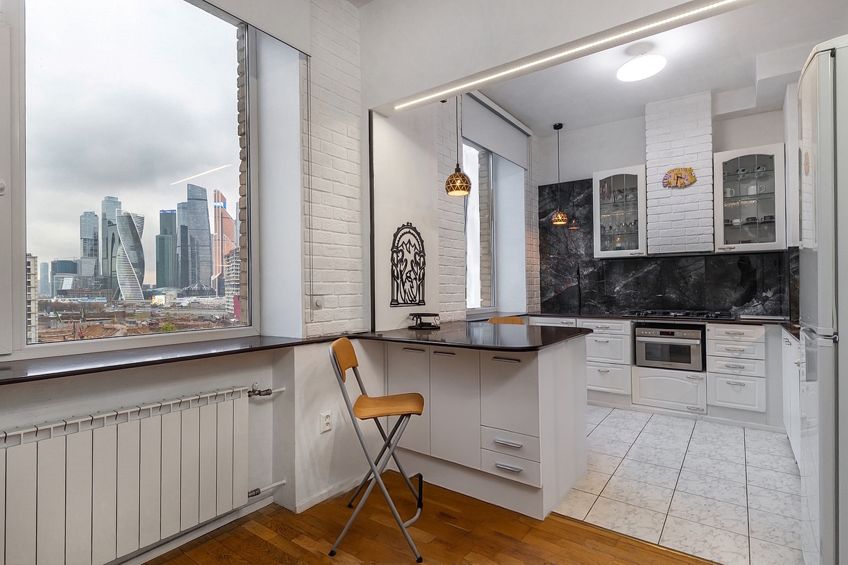 Продажа четырехкомнатной квартиры на г Москва, Кутузовский пр-кт, д 4/2, метро Киевская, г. Москва