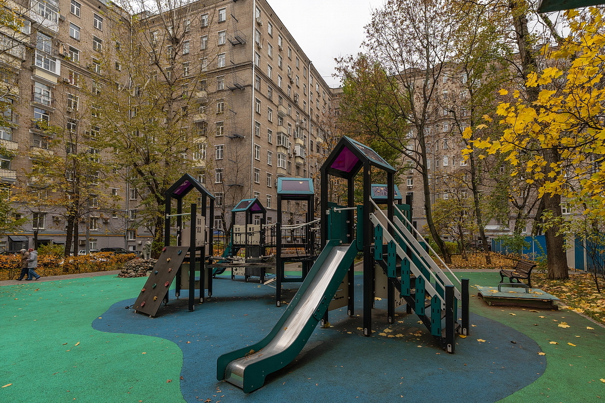 Продаю четырехкомнатную квартиру на г Москва, Кутузовский пр-кт, д 4/2, метро Киевская, г. Москва