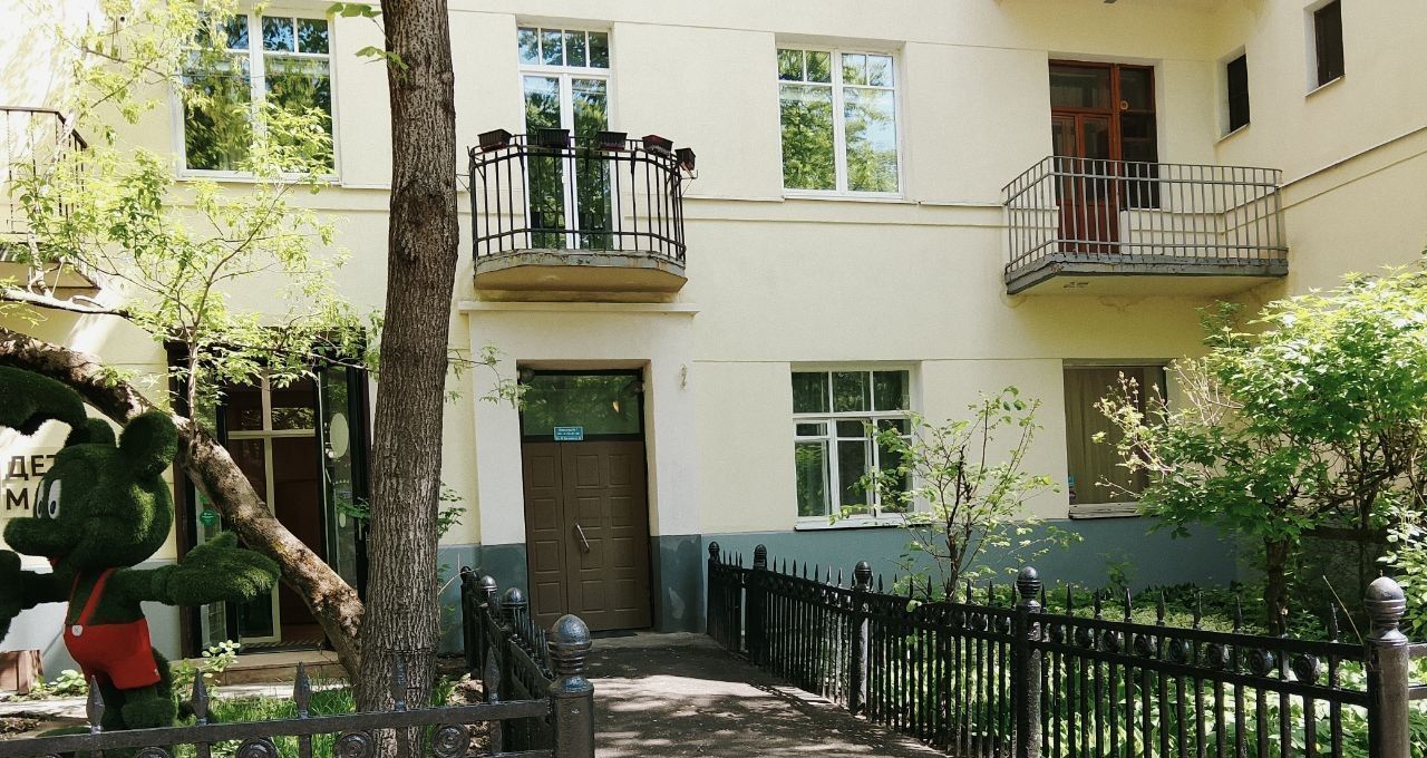 Сдам 4-комнатную квартиру на Малая Бронная улица, 36, метро Тверская, г. Москва
