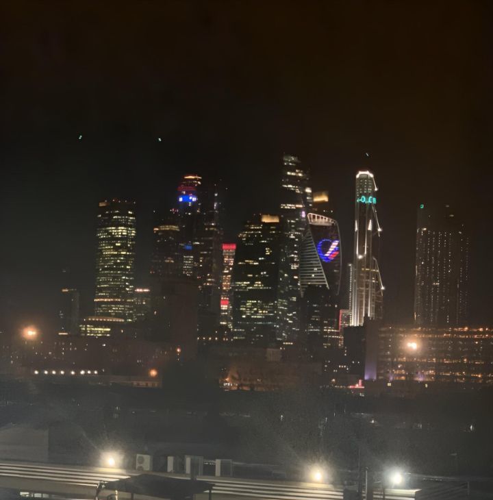 Сдам 4-комнатную квартиру на Бережковская набережная, 12, метро Смоленская (Арбатско-Покровская линия), г. Москва