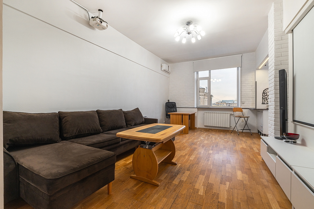 Продается четырехкомнатная квартира на г Москва, Кутузовский пр-кт, д 4/2, метро Киевская, г. Москва