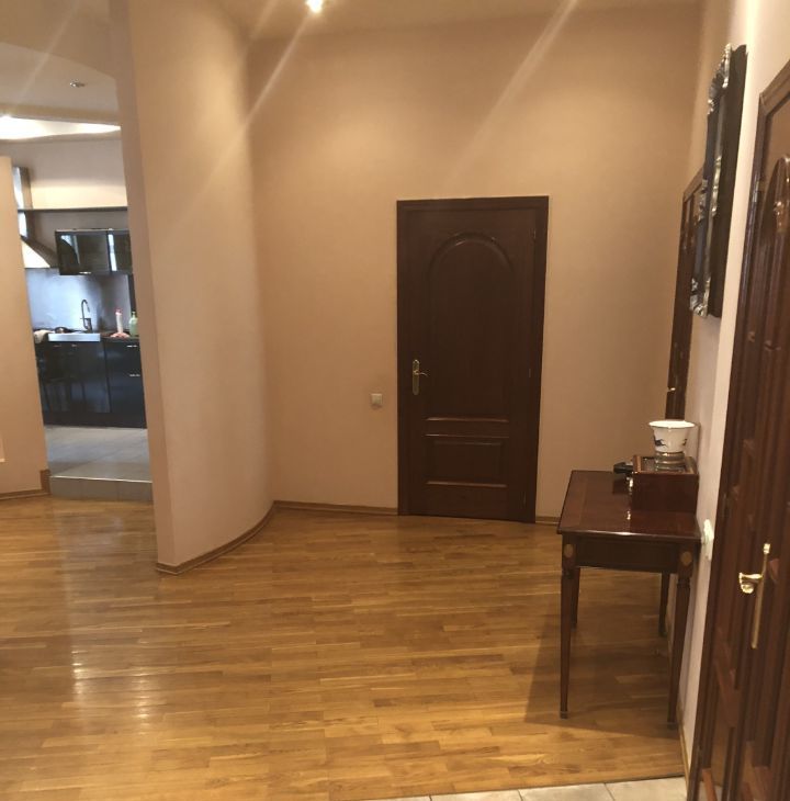 Сдаю 3к квартиру на Садовническая улица, 11С10, метро Охотный ряд, г. Москва