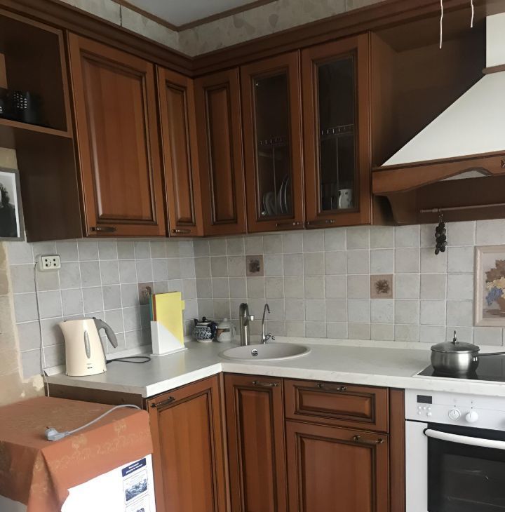 Сдается трехкомнатная квартира на улица Раменки, 11К1, метро Раменки, г. Москва