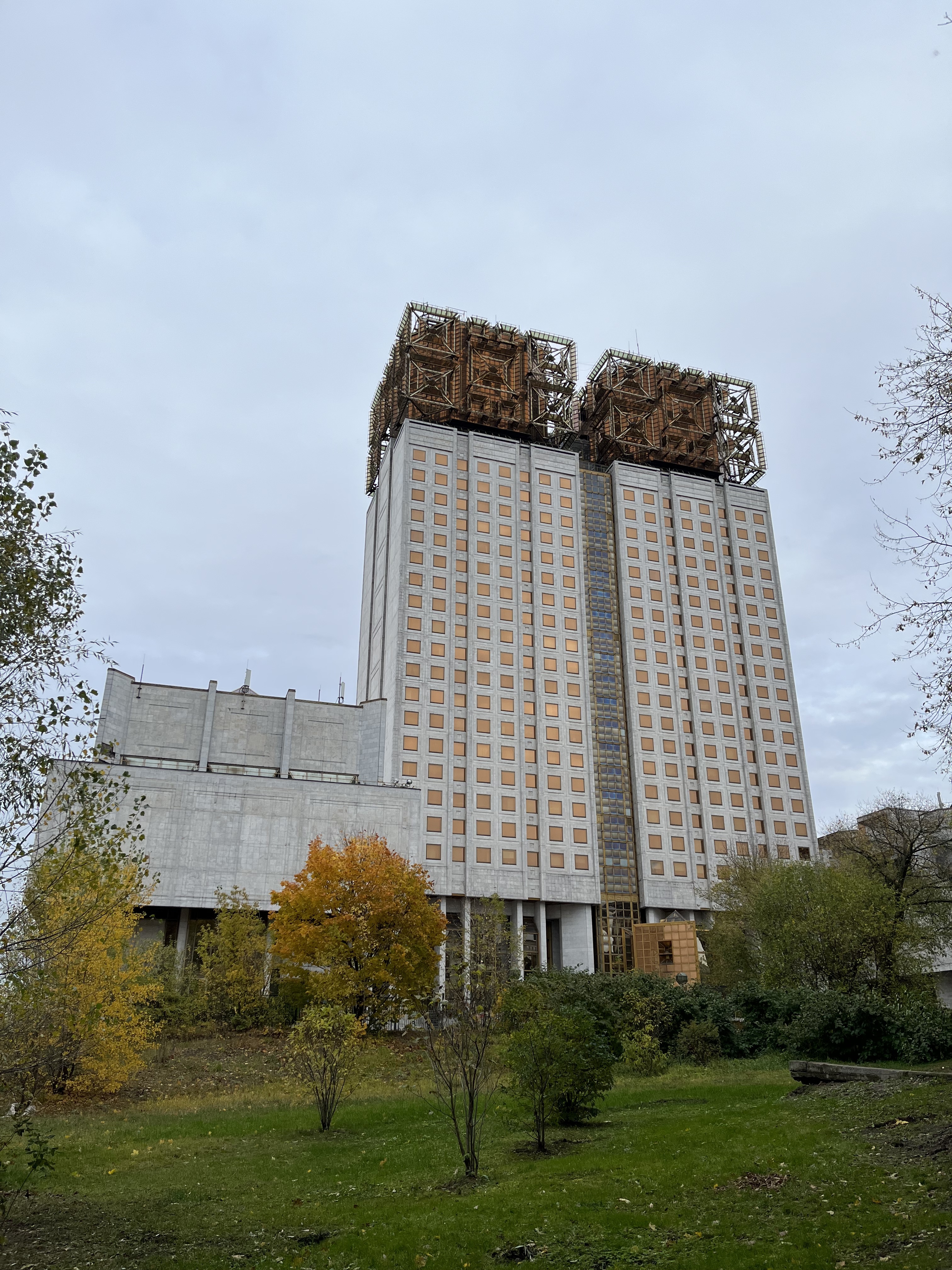 Снять трехкомнатную квартиру на г Москва, Ленинский пр-кт, д 32, метро Ленинский проспект, г. Москва