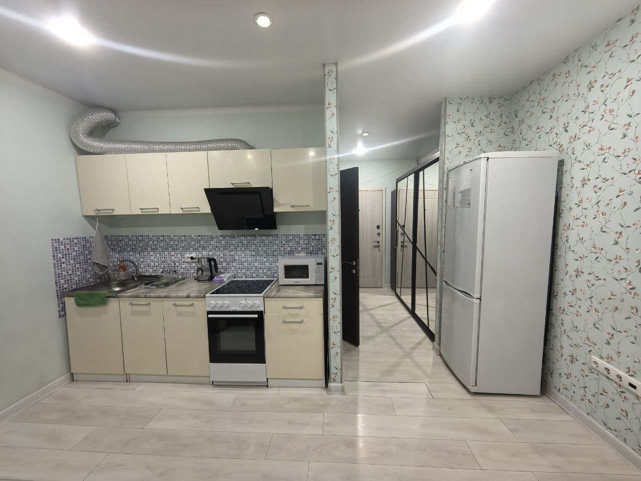 Снять 1-к квартиру на Московская обл, г Видное, деревня Сапроново, мкр Купелинка, кв-л Центральный, д 2, кв 367, метро Домодедовская, г. Москва