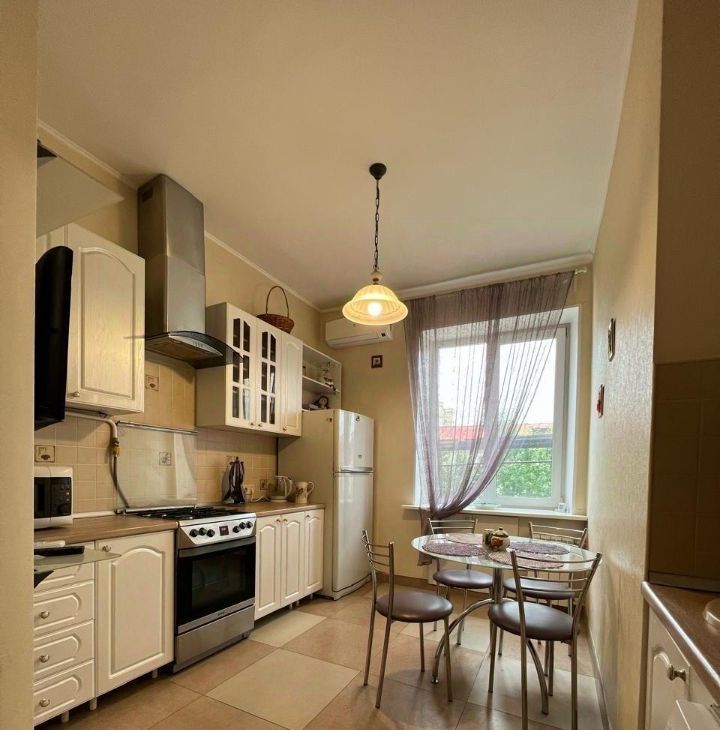 Снять трехкомнатную квартиру на Студенческая улица, 28К3, метро Выставочная, г. Москва