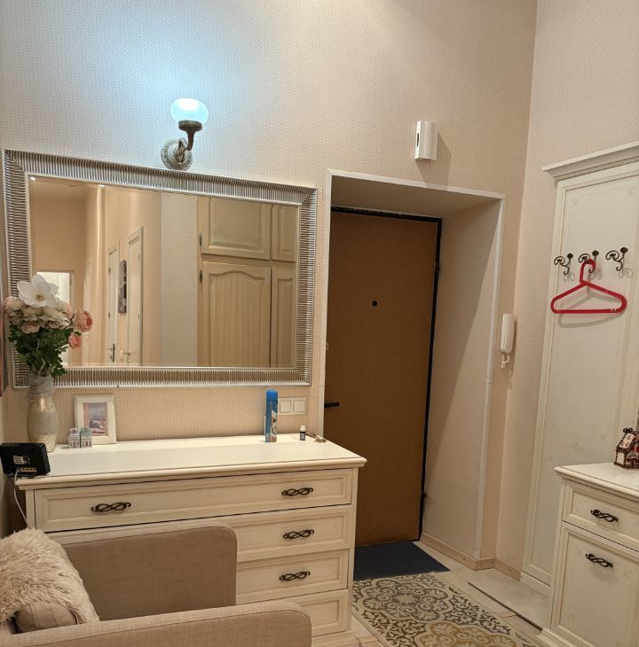 Сдаю двухкомнатную квартиру на Вознесенский переулок, 16/4, метро Лубянка, г. Москва