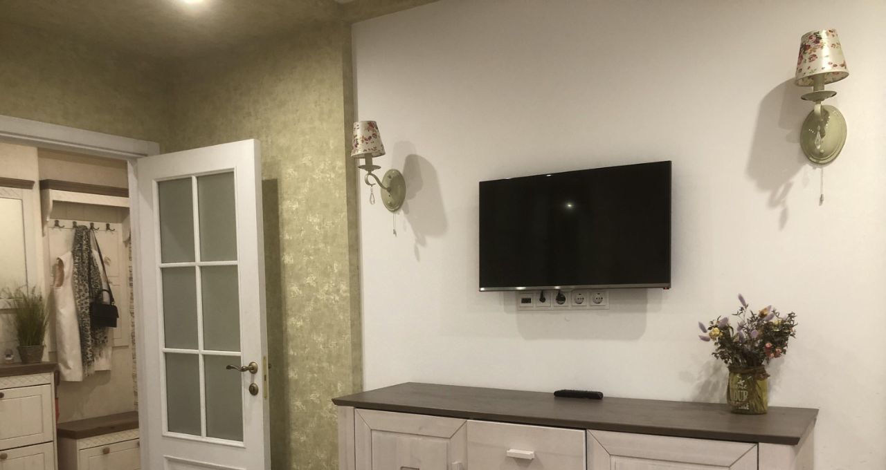 Сдается 3-комнатная квартира на Смоленская улица, 10, метро Смоленская (Арбатско-Покровская линия), г. Москва