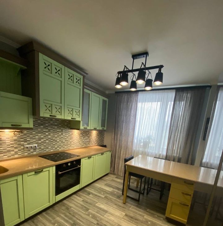 Сдаю трехкомнатную квартиру на улица Герасима Курина, 26, метро Славянский бульвар, г. Москва