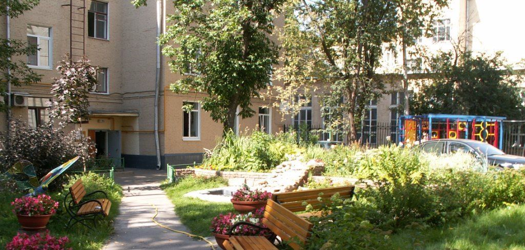 Снять трехкомнатную квартиру на улица Плющиха, 43-47, метро Смоленская (Арбатско-Покровская линия), г. Москва