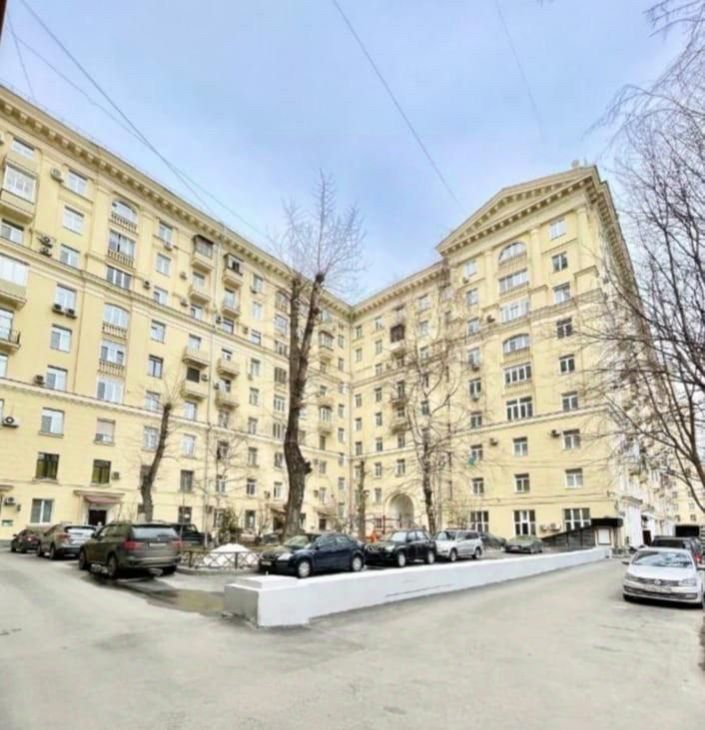 Снять 4-к квартиру на Бережковская набережная, 12, метро Киевская, г. Москва