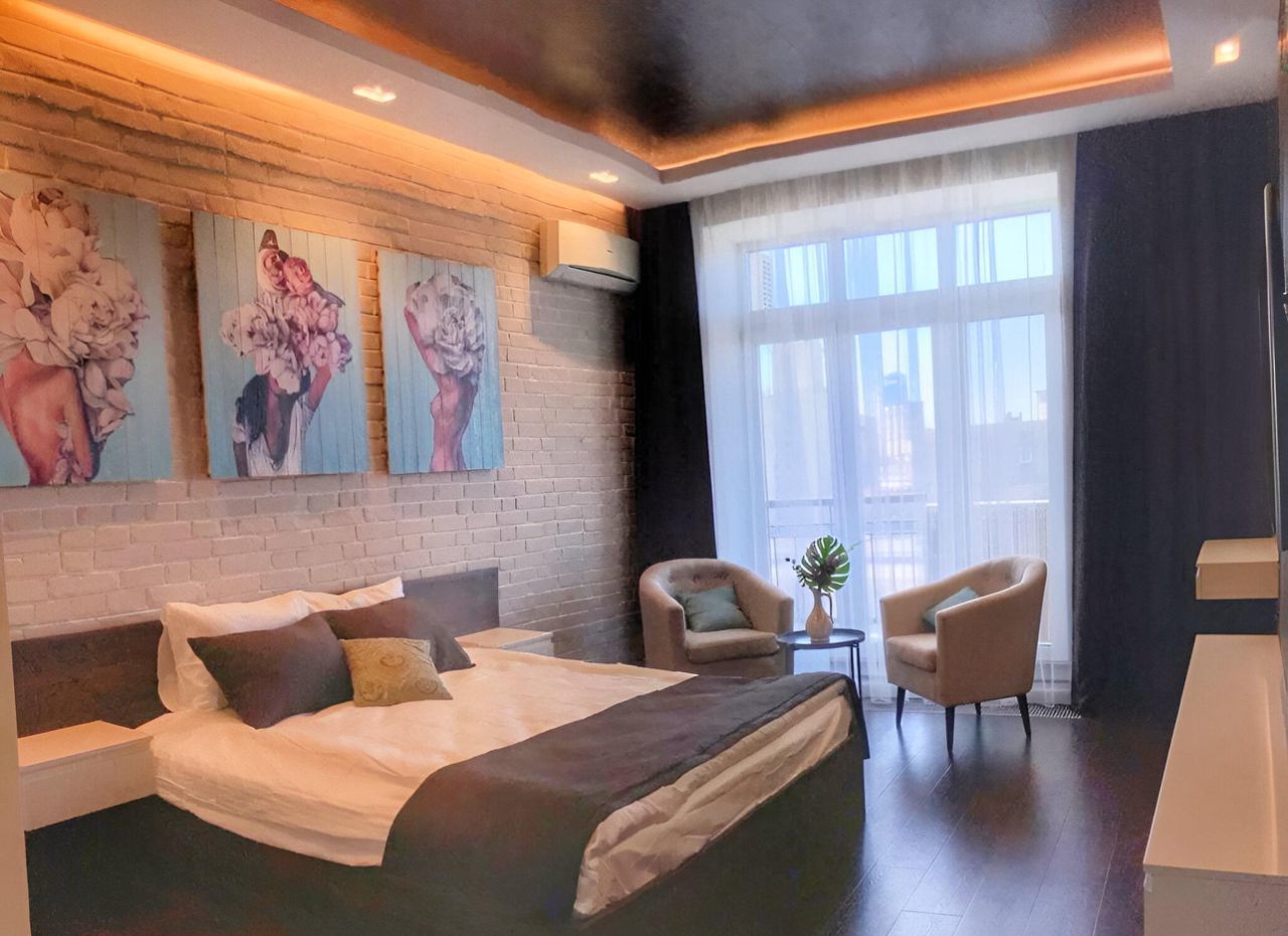 Сдается трехкомнатная квартира на Саввинская набережная, 3, метро Парк культуры, г. Москва