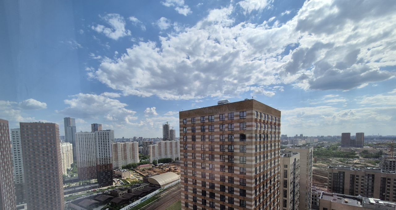Сдаю трехкомнатную квартиру на Очаковское шоссе, 5к5, метро Мичуринский проспект, г. Москва