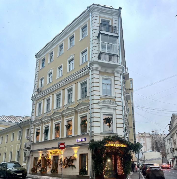 Аренда 3-комнатной квартиры на Хлебный переулок, 2/3С1, метро Пушкинская, г. Москва