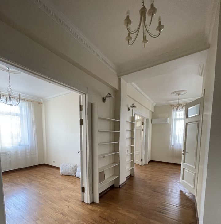 Сдам 4к квартиру на Гончарная улица, 26к1, метро Китай-город, г. Москва