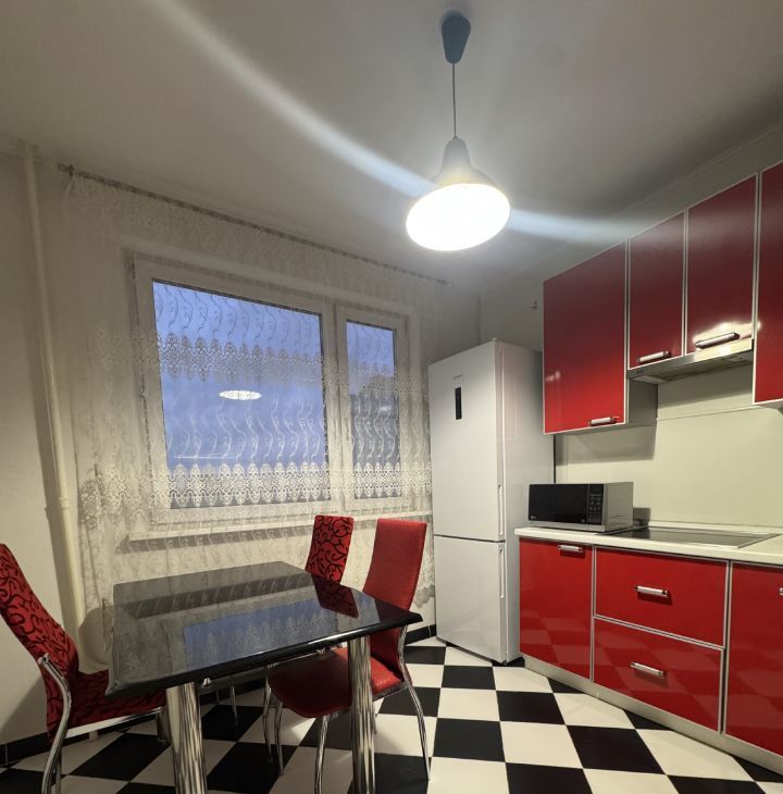 Сдаю трехкомнатную квартиру на бульвар Дмитрия Донского, 9К3, метро Лесопарковая, г. Москва