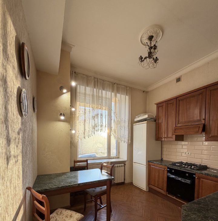 Сдам трехкомнатную квартиру на Ленинградский проспект, 75к1Б, метро Сокол, г. Москва