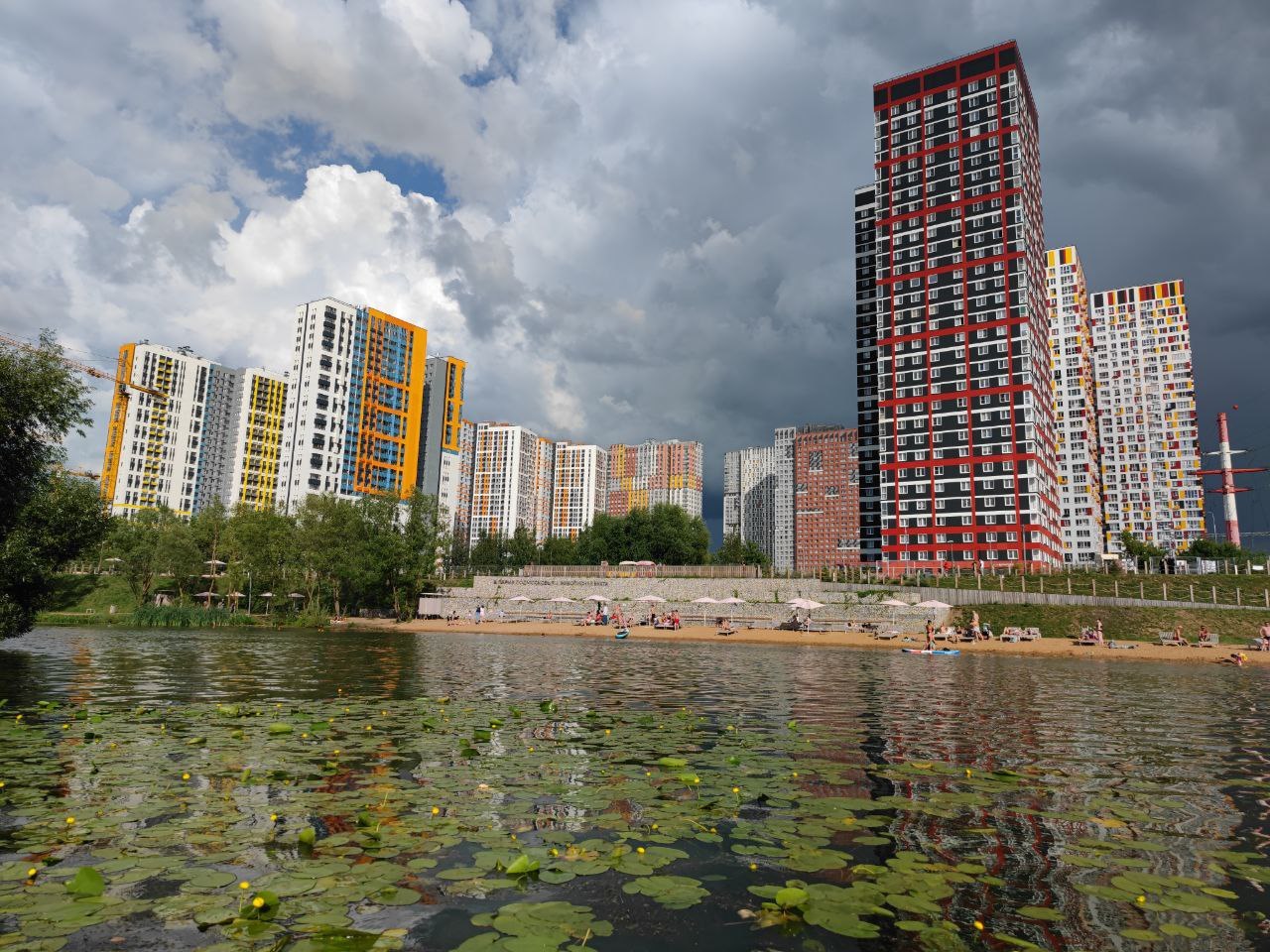 Сдам трехкомнатную квартиру на Московская обл, г Красногорск, ул Тенистых Аллей, д 3 к 3, метро Строгино, г. Москва