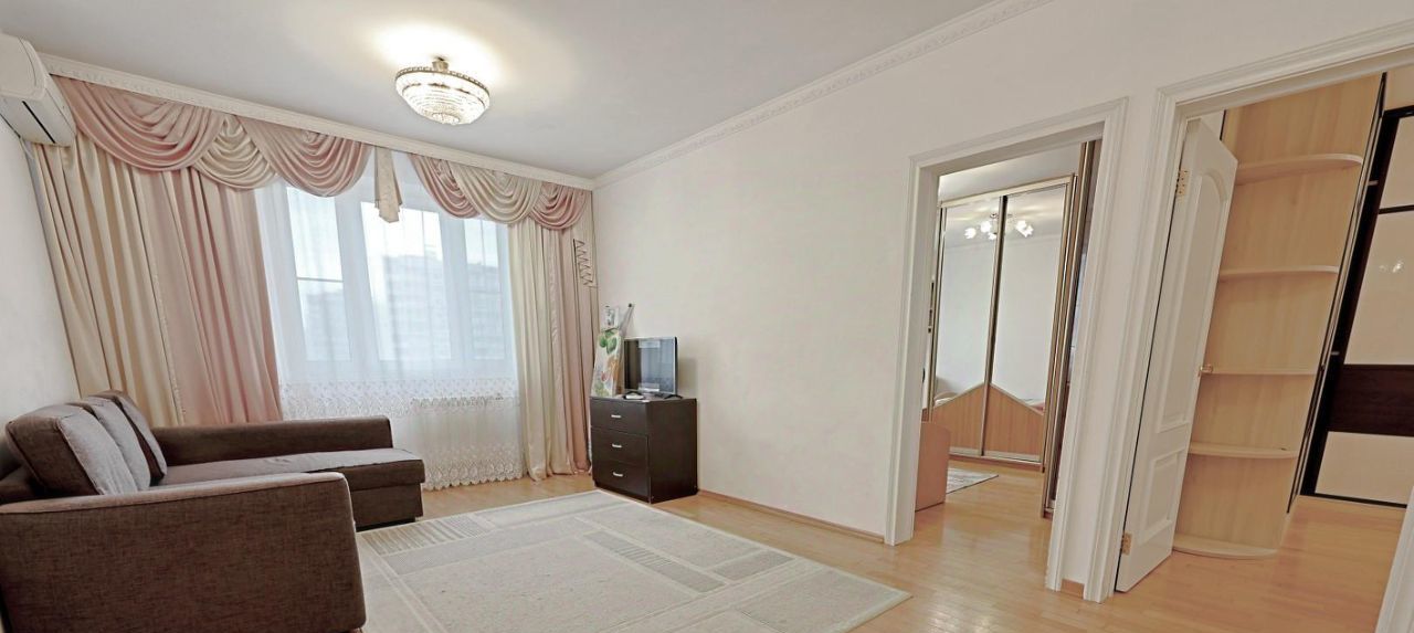 Сдается трехкомнатная квартира на Осенний бульвар, 6, г. Москва