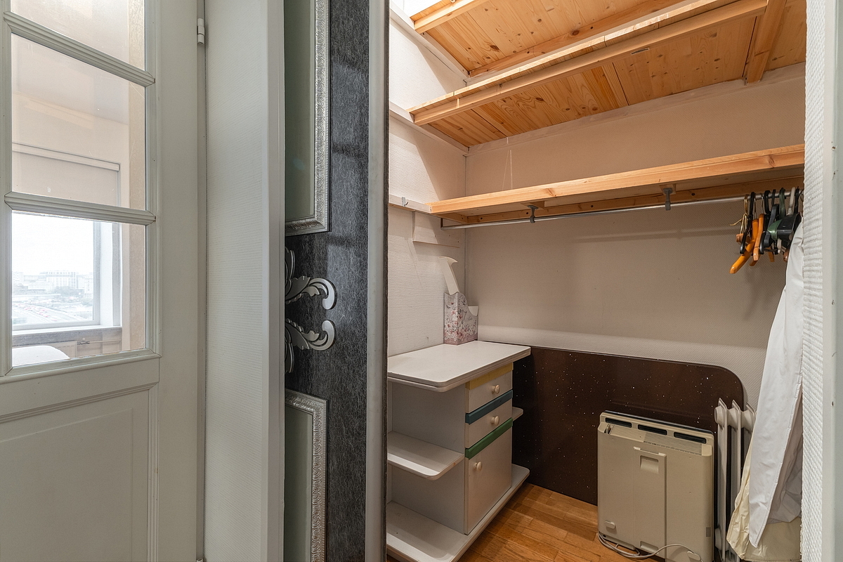 Продать 4-к квартиру на г Москва, Кутузовский пр-кт, д 4/2, метро Кутузовская, г. Москва