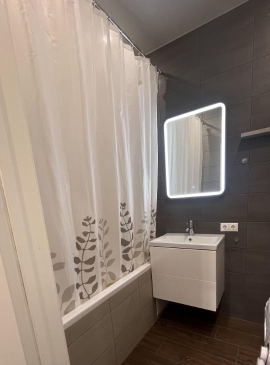 Сдам 1к квартиру на улица Анны Ахматовой, 11к1, метро Новопеределкино, г. Москва