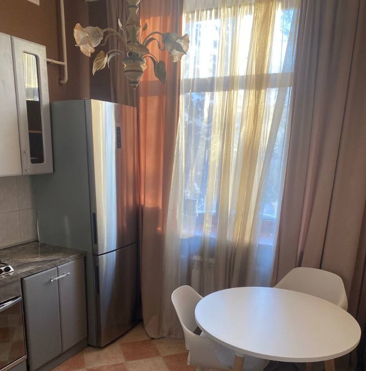 Аренда 3-комнатной квартиры на Большой Левшинский переулок, 3, метро Парк культуры, г. Москва