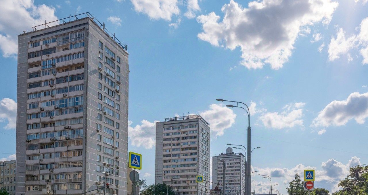 Снять 3-к квартиру на Садовая-Триумфальная улица, 18-20, метро Чеховская, г. Москва