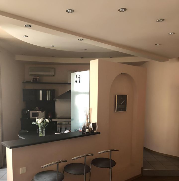 Сдаю трехкомнатную квартиру на Садовническая улица, 11С10, метро Театральная, г. Москва